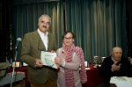 Tonia Anzini premia A. Scaglione 3° class) a suo delegato