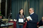 il Pres. iannone premia la prof.Paola Grillo dellIst. Compr.A.M. di Stornarella (FG)