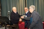 Pres.iannone consegna targa a U. D'Ugo( pres.giuria)
